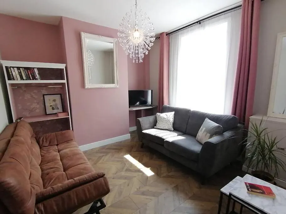 Holiday home Stunning 3 Bedroom Townhouse In The Heart Of City Belfast