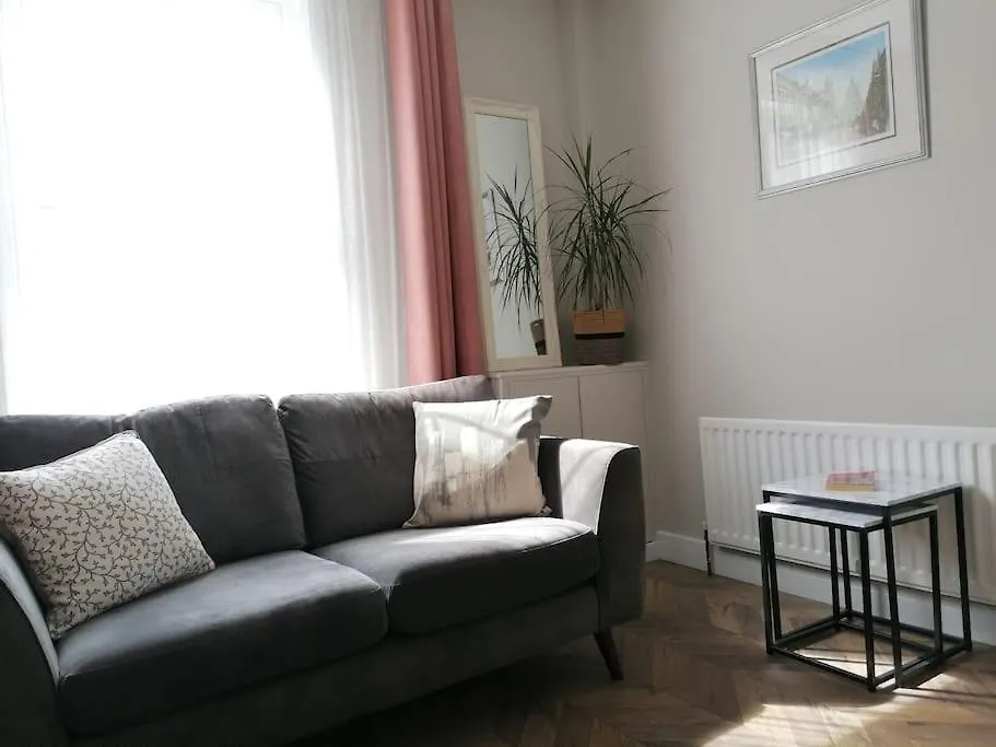 Stunning 3 Bedroom Townhouse In The Heart Of City Belfast 0*,