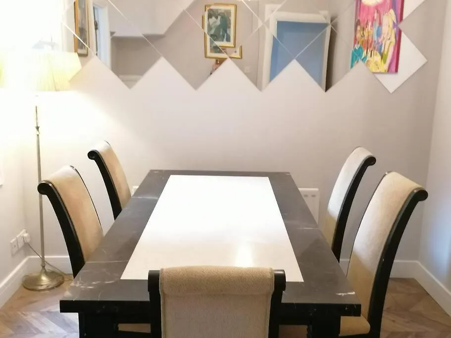 Stunning 3 Bedroom Townhouse In The Heart Of City Belfast Holiday home