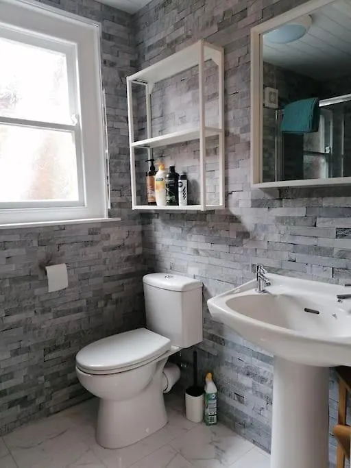 Stunning 3 Bedroom Townhouse In The Heart Of City Belfast 0*,
