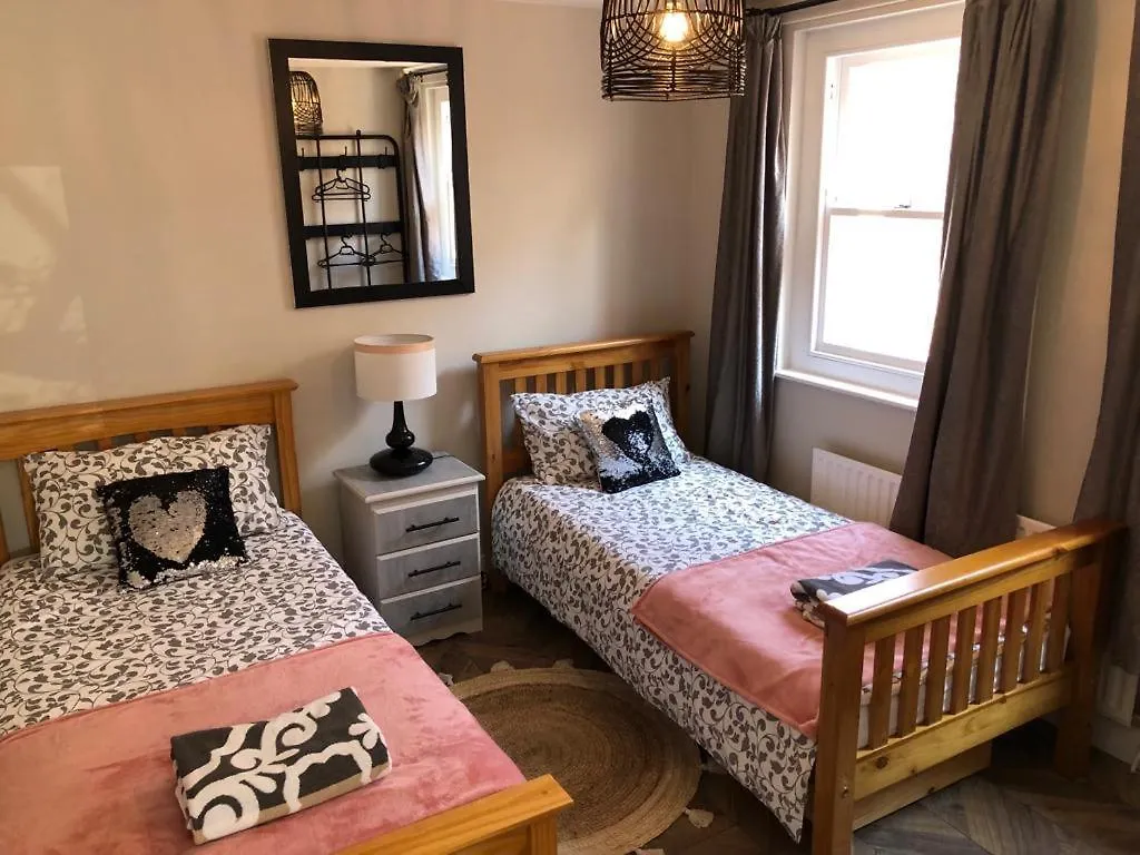 Stunning 3 Bedroom Townhouse In The Heart Of City Belfast