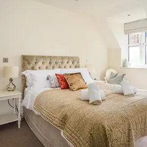 https://corner-house.tophotelsbath.com