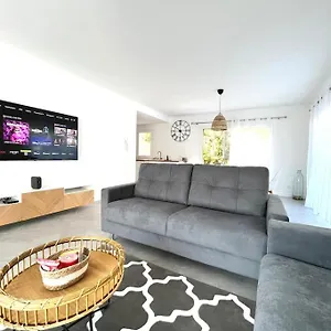 https://villa-victoria-clim-garage-8-pers-au-calme.fr-provencehotel.com