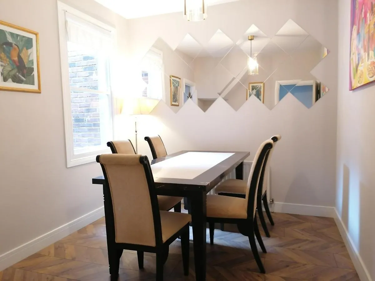 Holiday home Stunning 3 Bedroom Townhouse In The Heart Of City Belfast